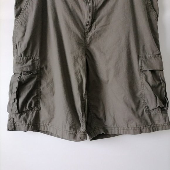 Calvin Klein Mens Army Green Mid Rise Regular Fit Denim Cargo Shorts Size W38 - Picture 3 of 6